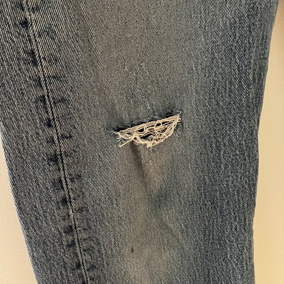 Men's Levi's 501, 32 x 30, distressed by natural wear - Picture 9 of 10